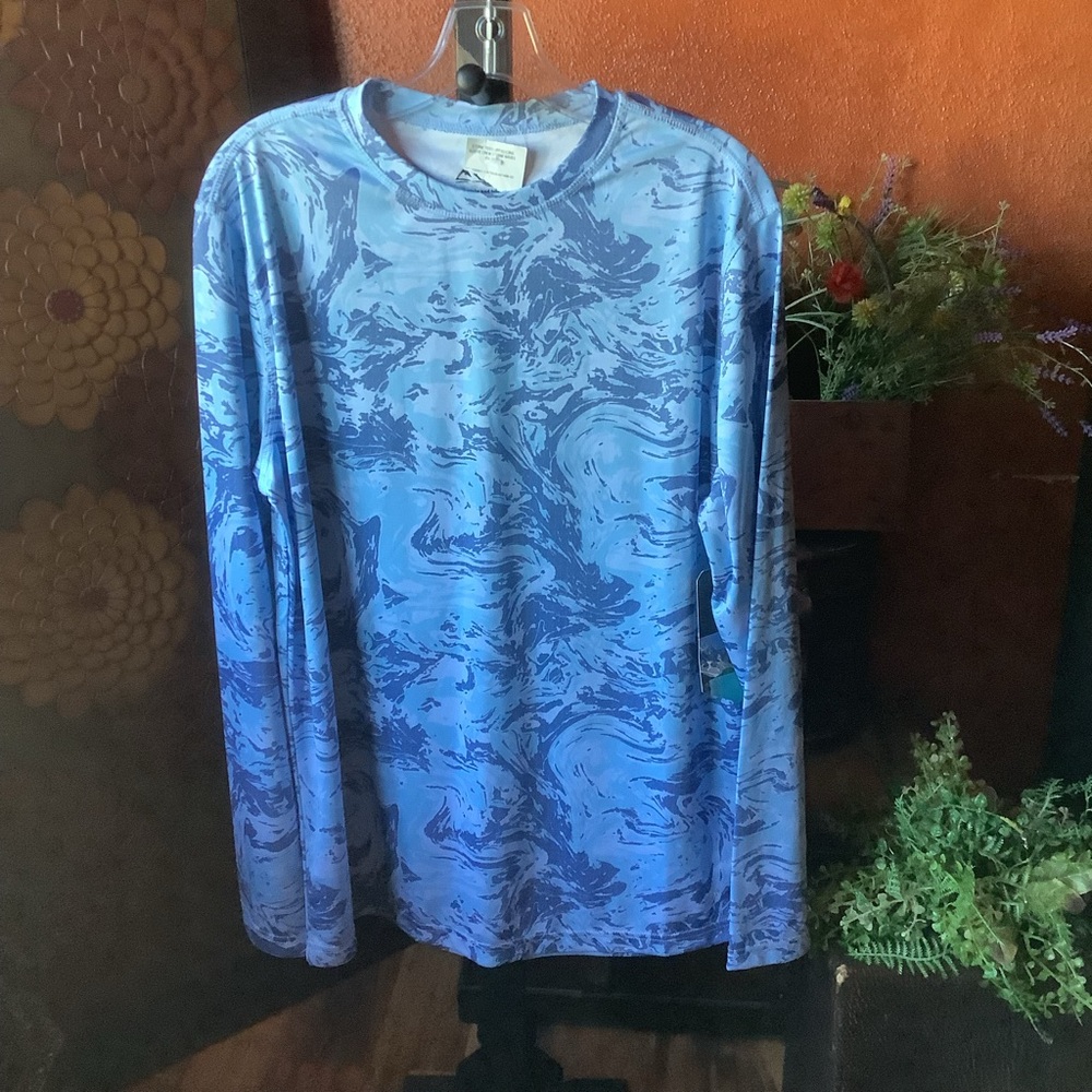 New Mountain and Isles M long sleeve UPF50 pullover top